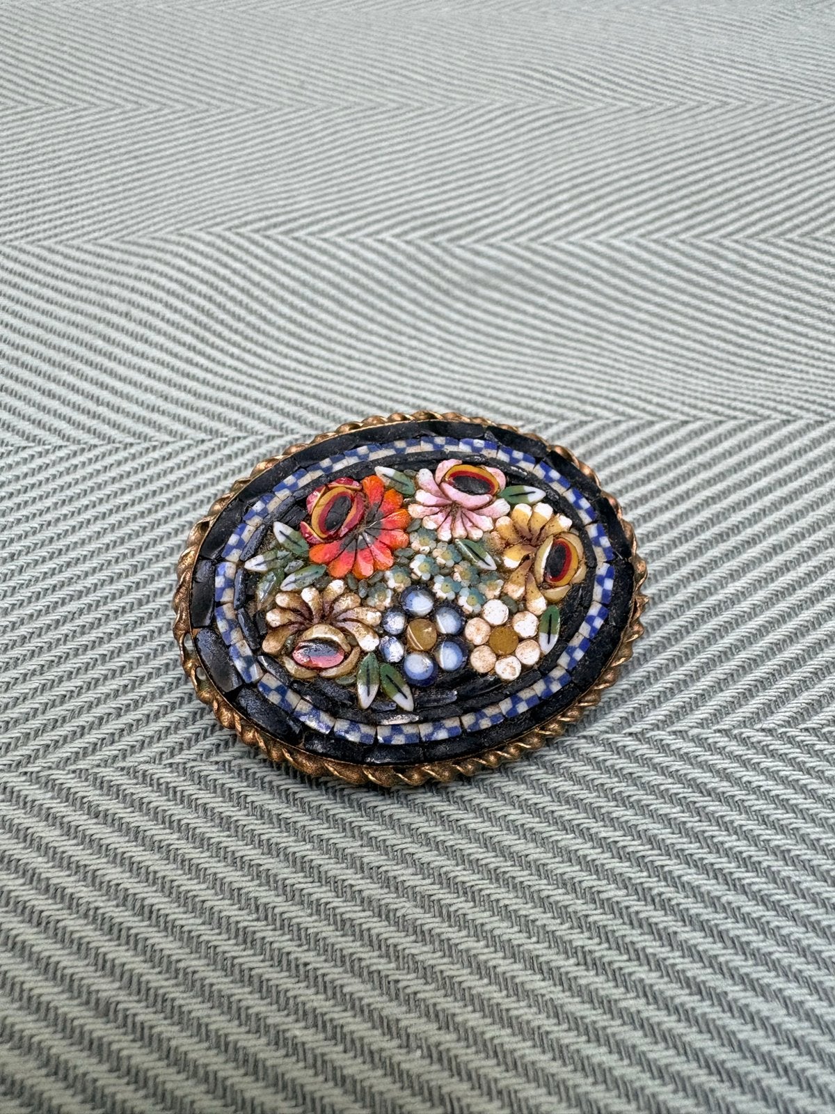 Vintage Micromosaic Broche - Made in Italy, Overige materialen, 4 tot 7 cm, Gebruikt, Overige kleuren