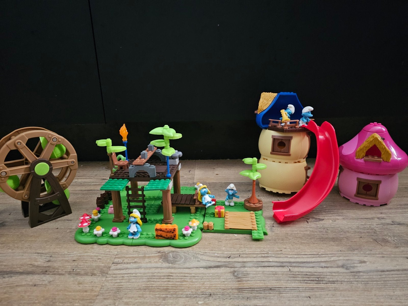 Smurfen Speelset met Huisjes en Figuren - Zo goed als nieuw, Verzamelen, Smurfen, Ophalen of Verzenden, Zo goed als nieuw, Verschillende Smurfen