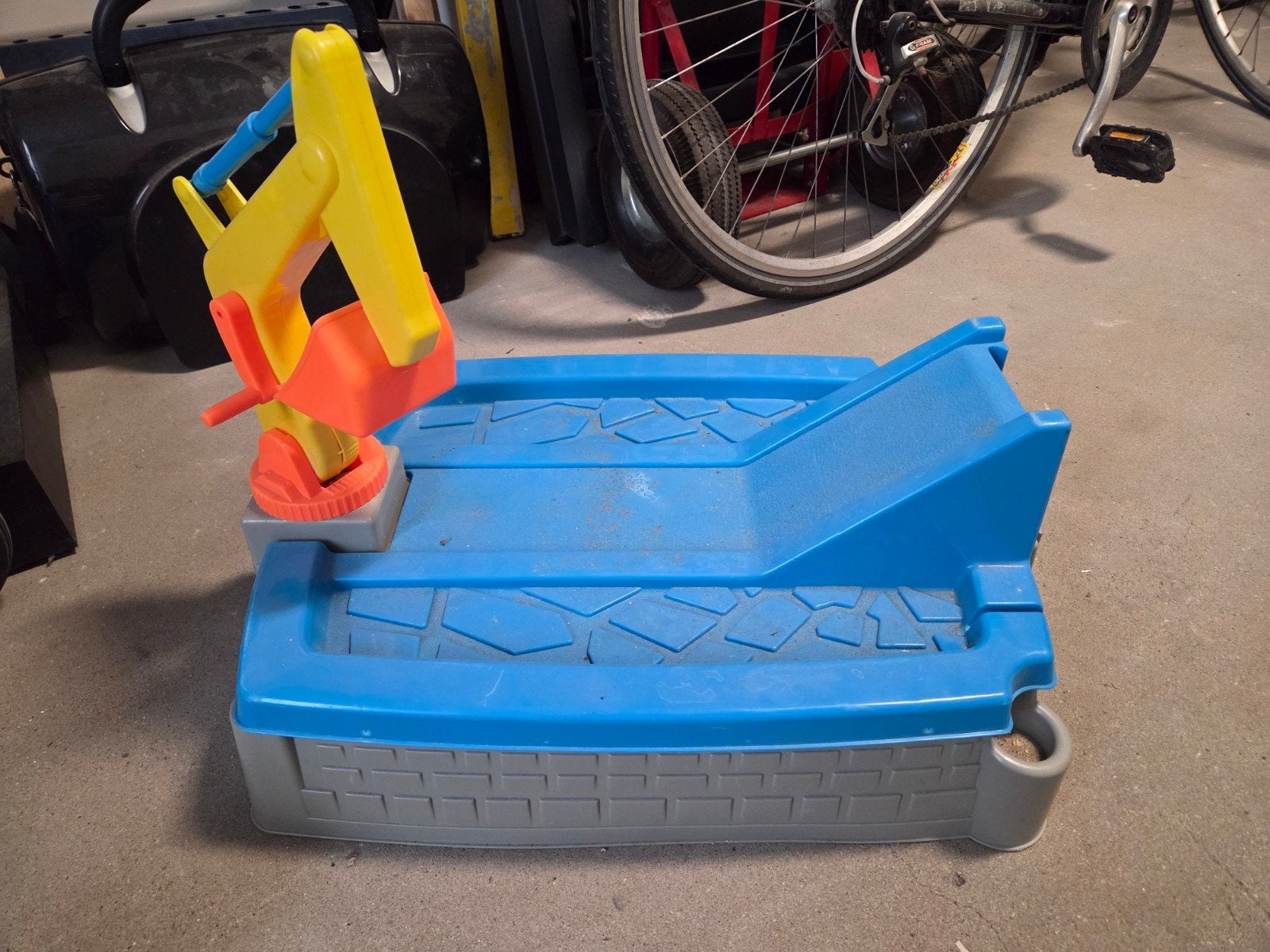 Compacte zandbak met graafmachine en deksel (41x57 cm), Ophalen, Gebruikt