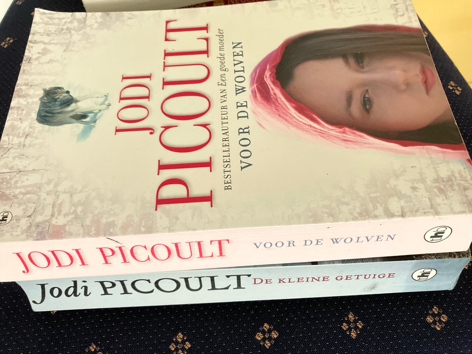 Jodi Picoult Boeken: Voor de Wolven & De Kleine Getuige, Boeken, Ophalen of Verzenden, Gelezen, Nederland