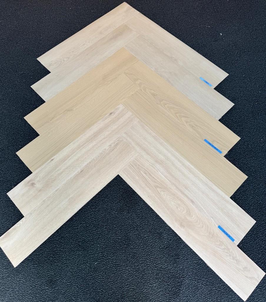 RESTPARTIJ A-kwaliteit PVC plak Visgraat | €14,95/m2, Doe-het-zelf en Verbouw, Vloerdelen en Plavuizen, Kunststof, 50 tot 150 cm