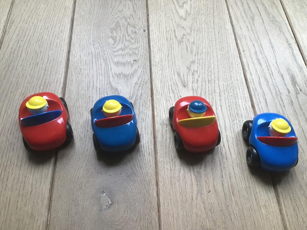 Ambi Toys kleine autootjes met vastzittend poppetje vintage, Ophalen of Verzenden, Gebruikt
