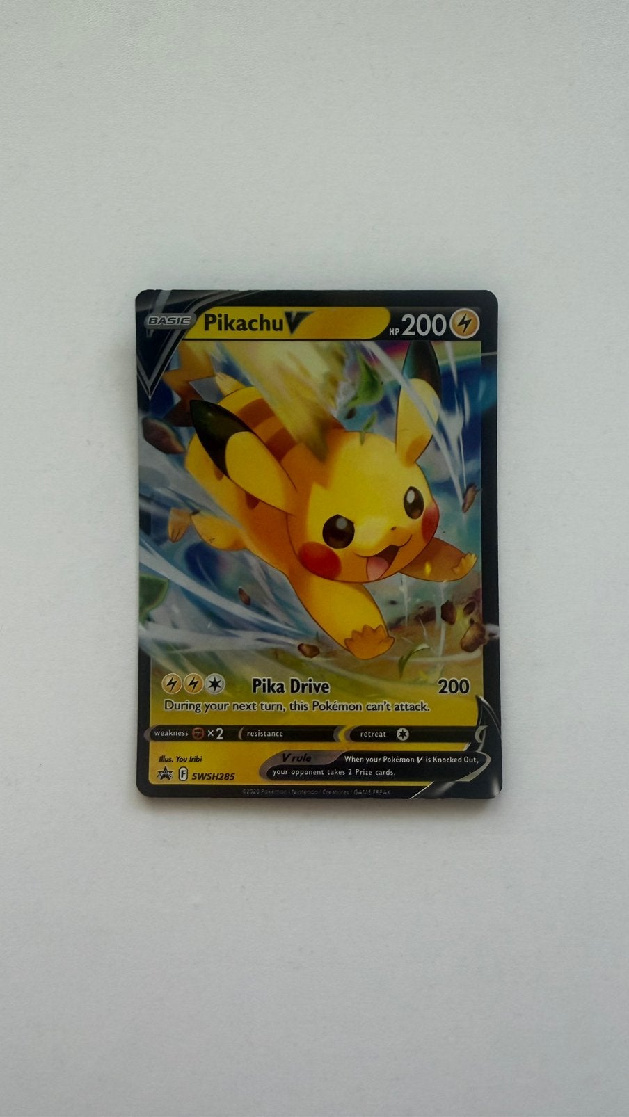 Pokemon: Pikachu V SWSH285, Ophalen of Verzenden, Zo goed als nieuw