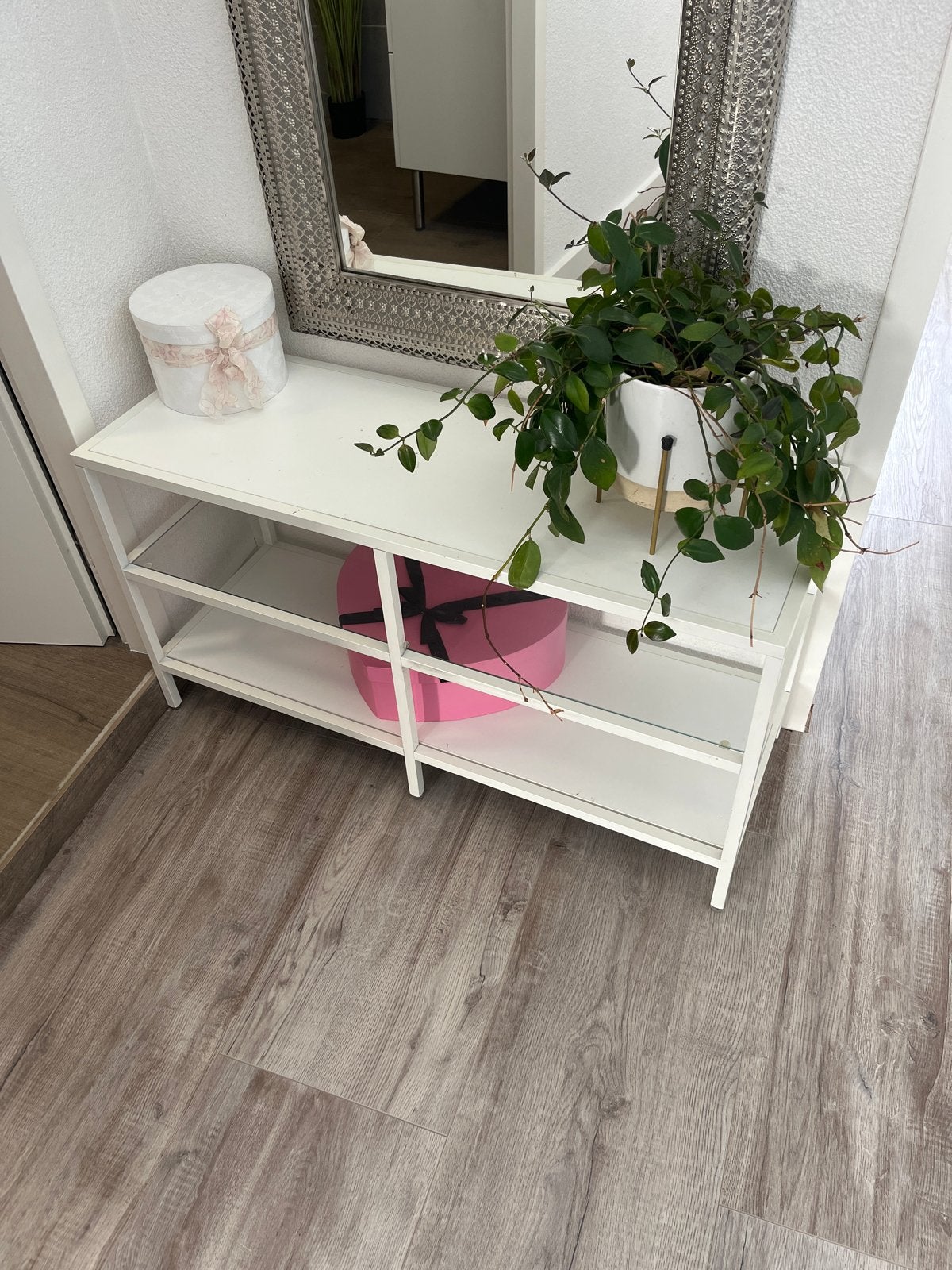 Witte console tafel / dressoir met glazen planken, Ophalen, Gebruikt