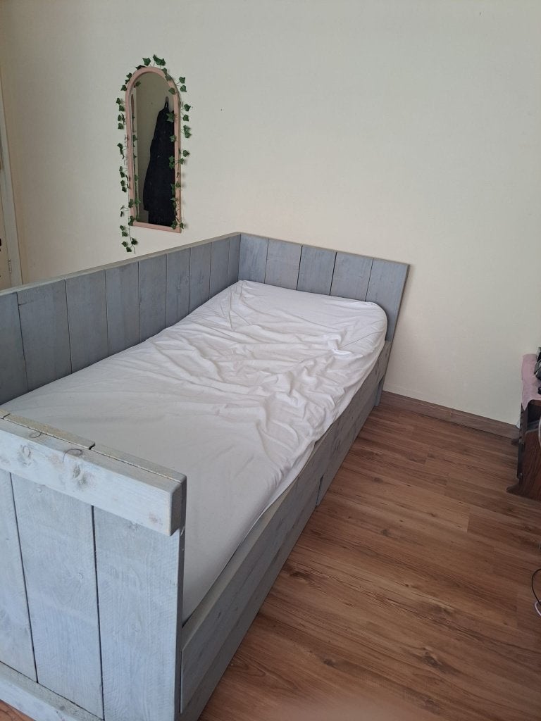 Mooi zelfgemaakt bed met lattenbodem, Ophalen, Gebruikt, 90 cm, Eenpersoons