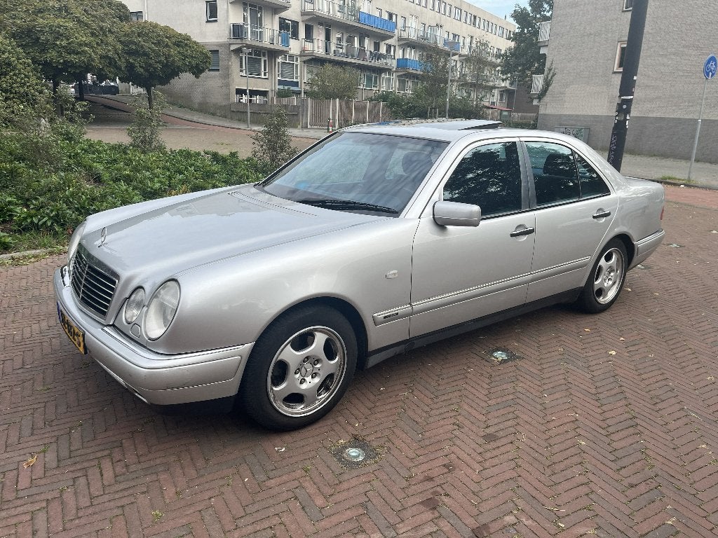 Mercedes-Benz E-Klasse 2.8 E280 Avantgarde AUT 1996 LPG, Auto's, Automaat, Grijs, Particulier, 6 cilinders