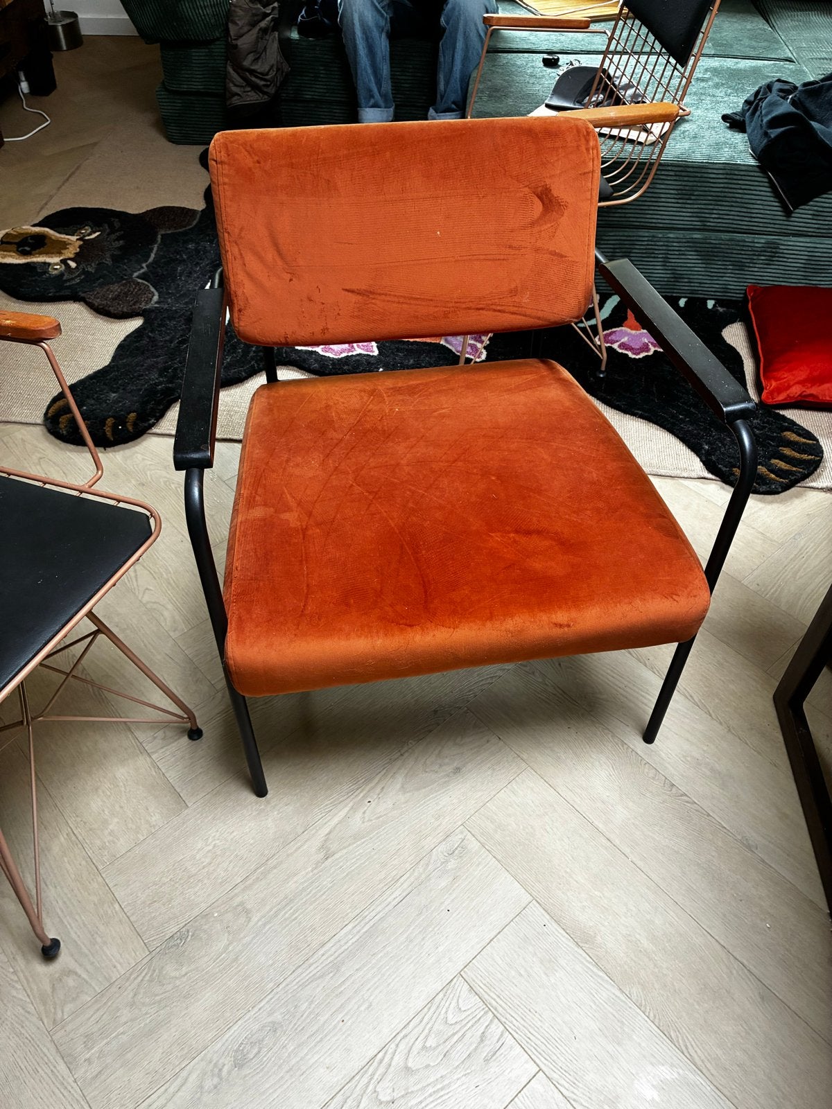 Oranje fluwelen fauteuil met zwart metalen frame, Ophalen, Gebruikt, Overige kleuren, Metaal