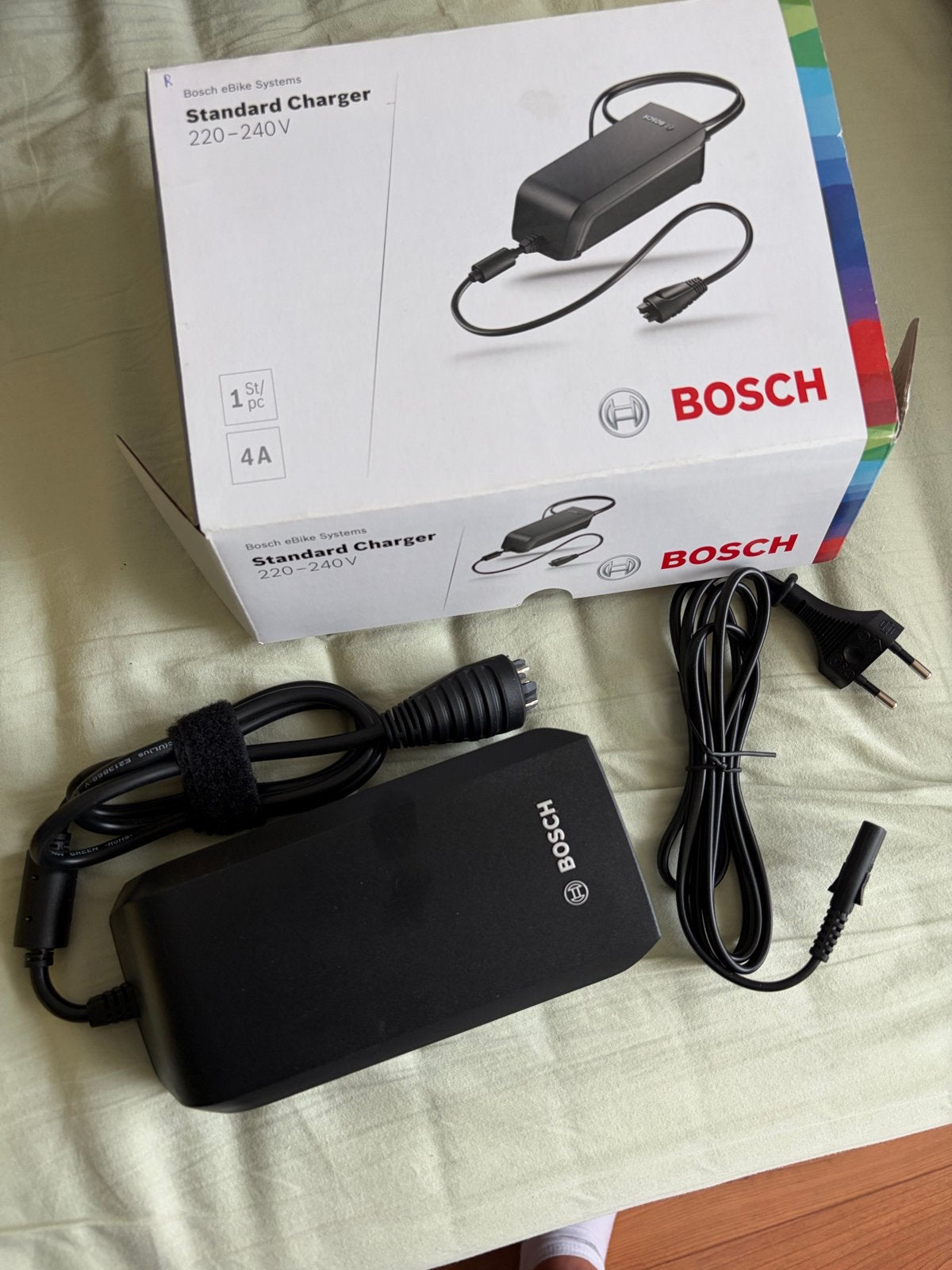 Bosch eBike Systems Standard Oplader 220-240V 4A, Fietsen en Brommers, Fietsaccessoires | Fietsaccu's, Ophalen of Verzenden, Zo goed als nieuw