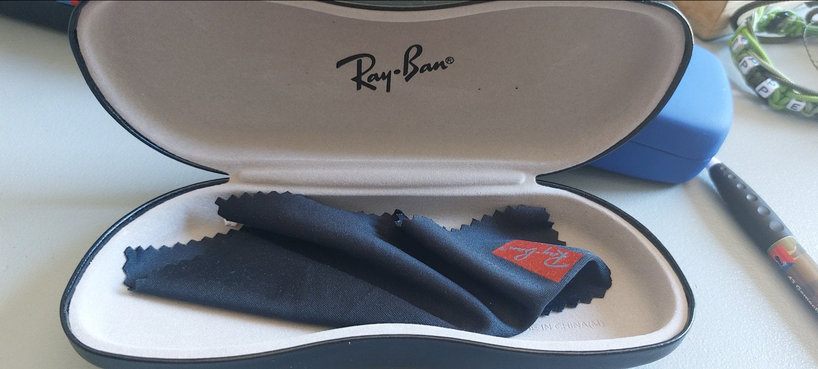 Ray-Ban Brillenkoker met Doekje, Ophalen, Zo goed als nieuw, Zwart, Ray-Ban