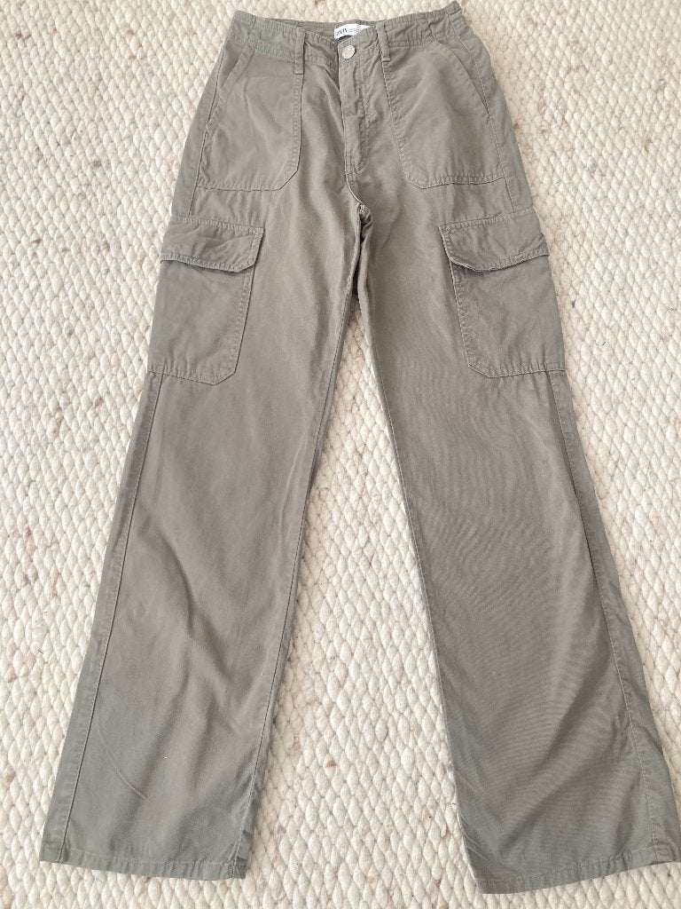 Groene cargo ,,spijkerbroek,, , broek van Zara mt. 158 / 34, Broek, Meisje, Nieuw, Ophalen of Verzenden