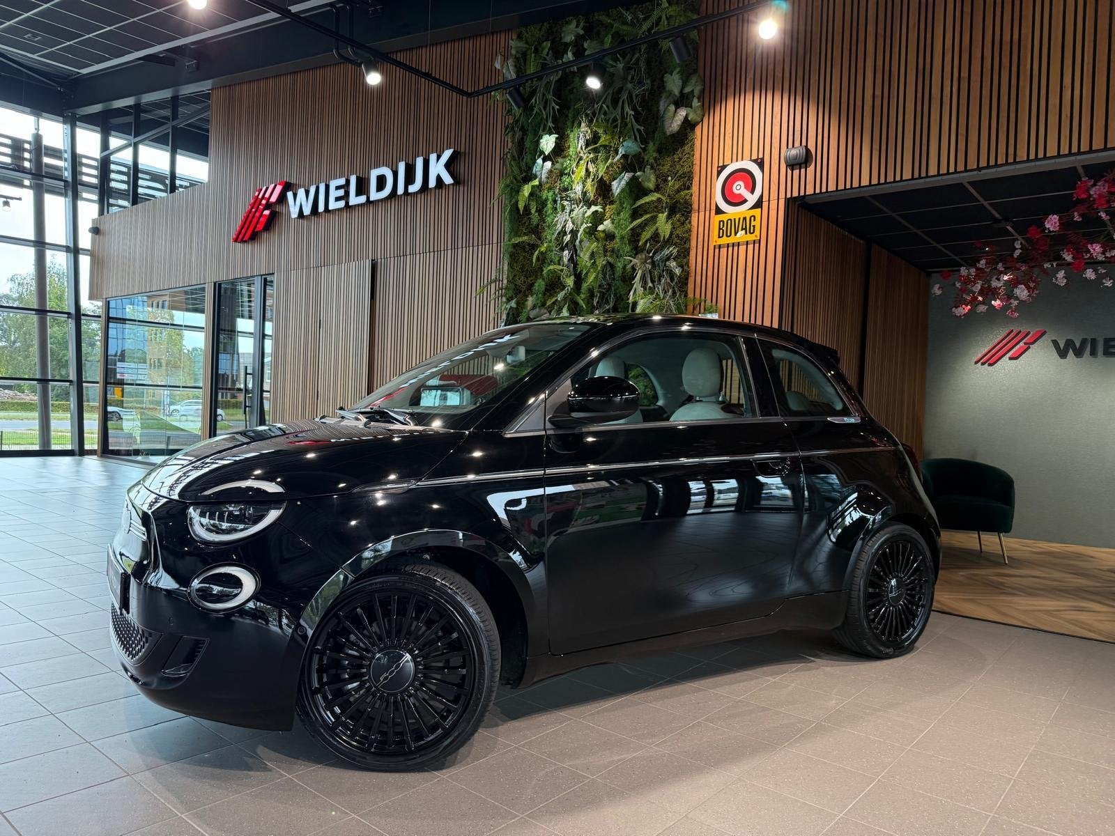 Fiat 500 La Prima 42 kWh pano camera, Voorwielaandrijving, Dealer onderhouden, Gebruikt, 4 stoelen