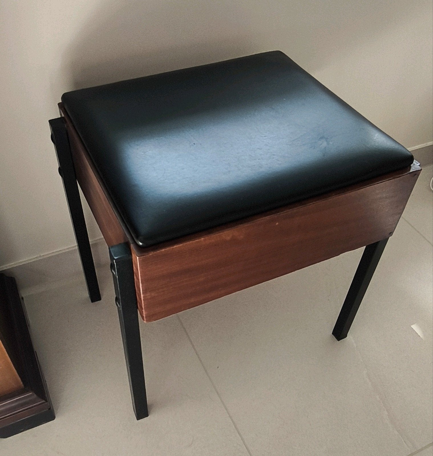 Midcentury modern jaren '60 voetenbank/ krukje met opbergvak, Ophalen, Gebruikt, Minder dan 60 cm, Vierkant