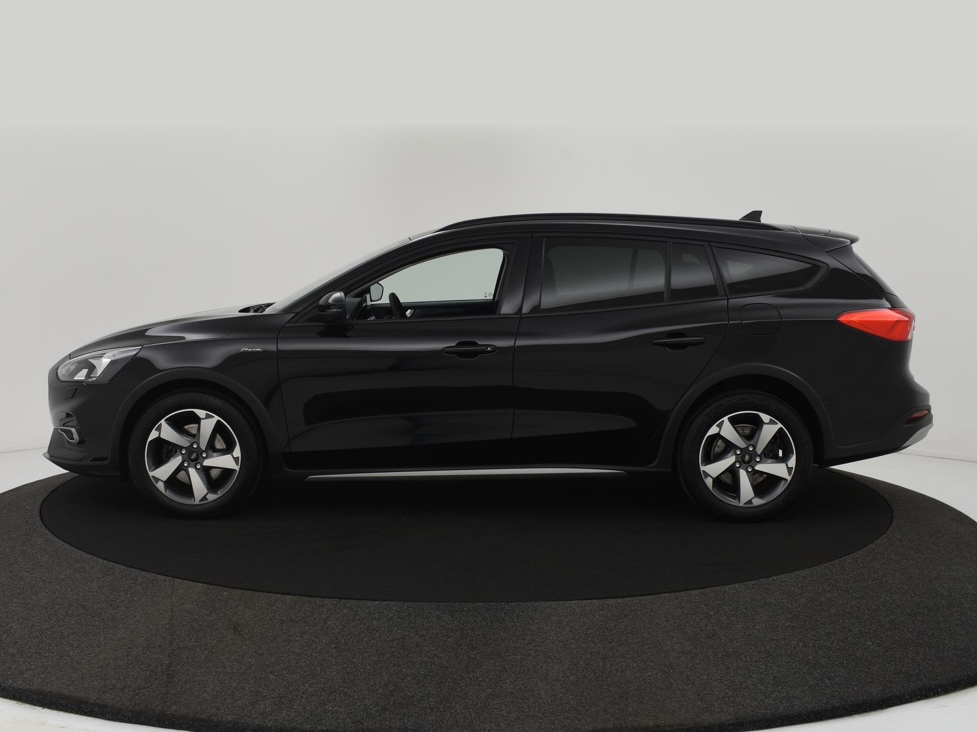 Ford Focus Wagon 1.0 EcoBoost 125PK Active Business NAVI|LED, Gebruikt, Zwart, 999 cc, Lichtsensor