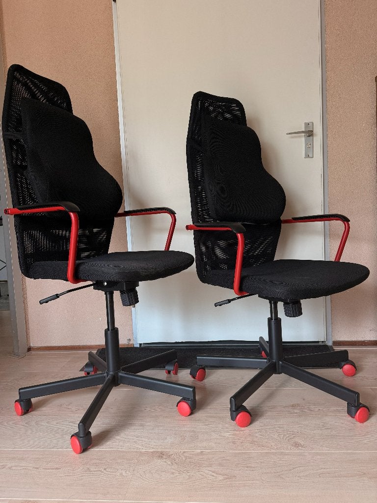 2x IKEA HUVUDSPELARE bureaustoel zwart/rood + lumbaalkussens, Ophalen, Gebruikt, Zwart, Gaming bureaustoel