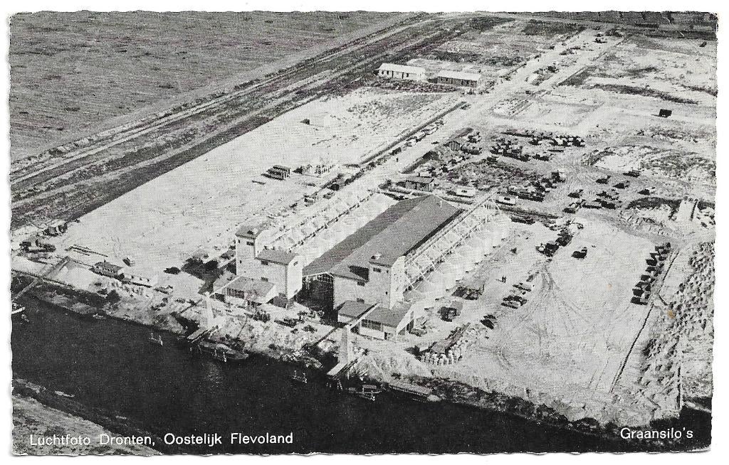 AK Dronten - Luchtfoto, Graansilo's Oostelijk Flevoland, Verzenden, 1940 tot 1960, Ongelopen, Flevoland