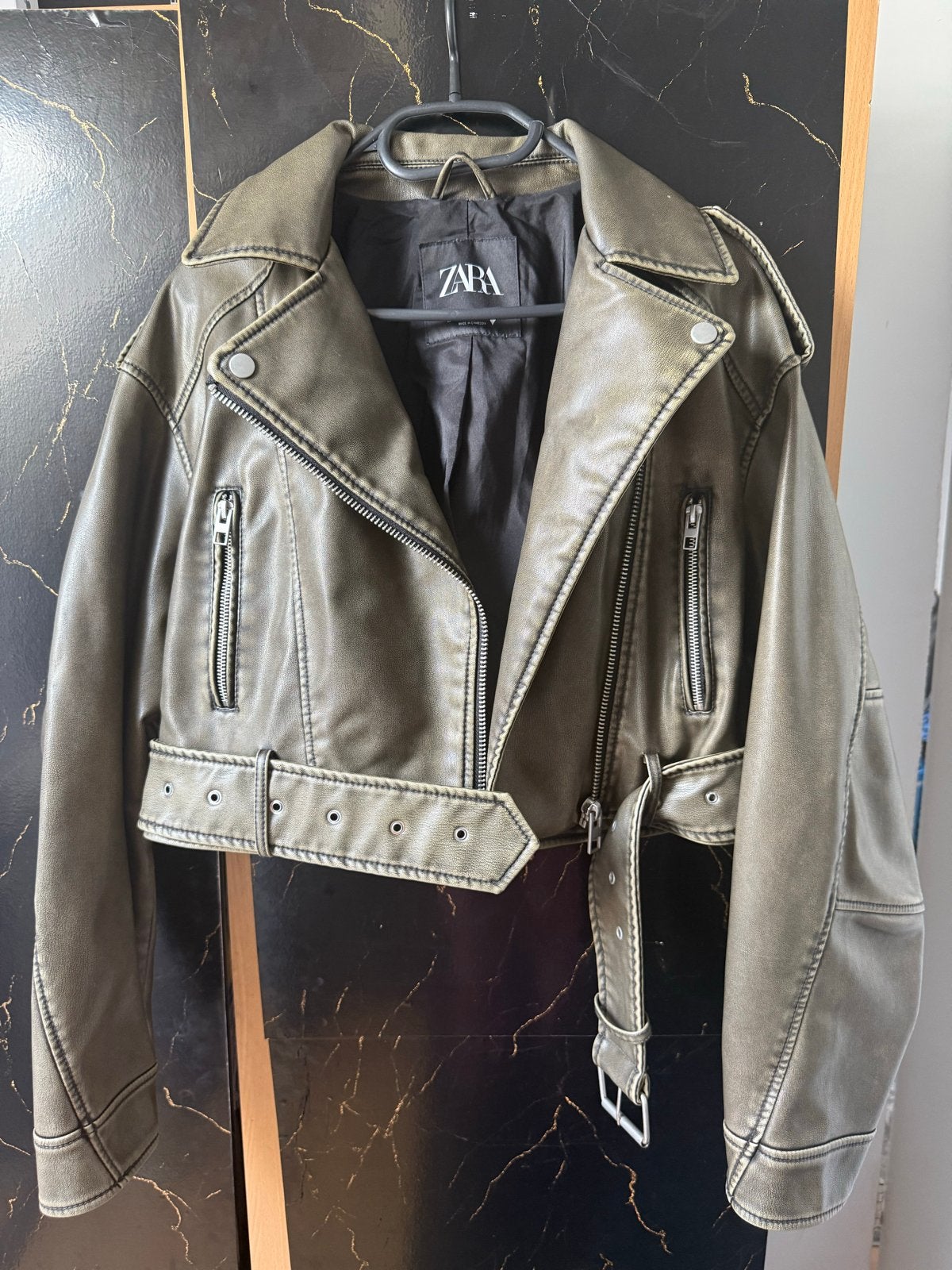 Zara bikerjack in legergroen, maat S, Kleding | Dames, Jassen | Winter, Ophalen of Verzenden, Zo goed als nieuw, Maat 36 (S), Groen