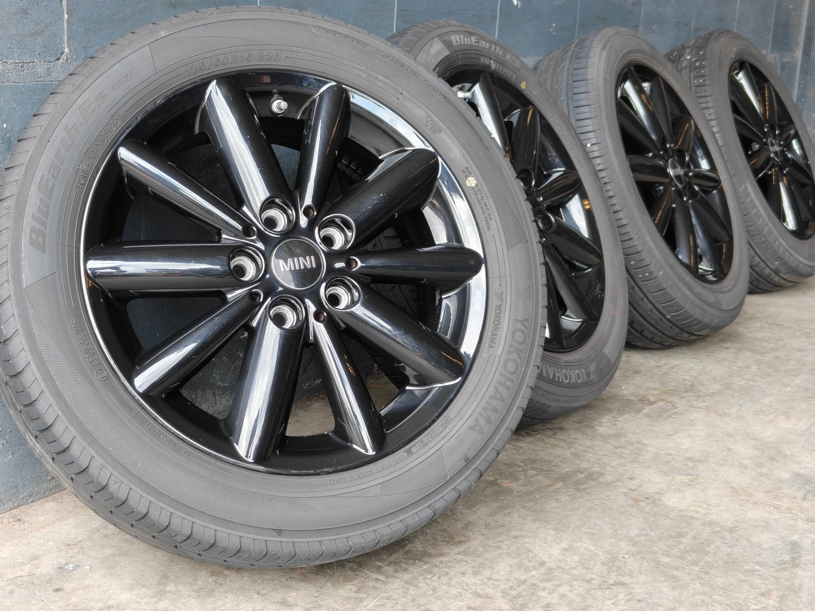 Originele Mini Cooper Zomerset Radial Spoke TPMS Yokohama, Auto-onderdelen, Banden en Velgen, Gebruikt, 16 inch, Banden en Velgen
