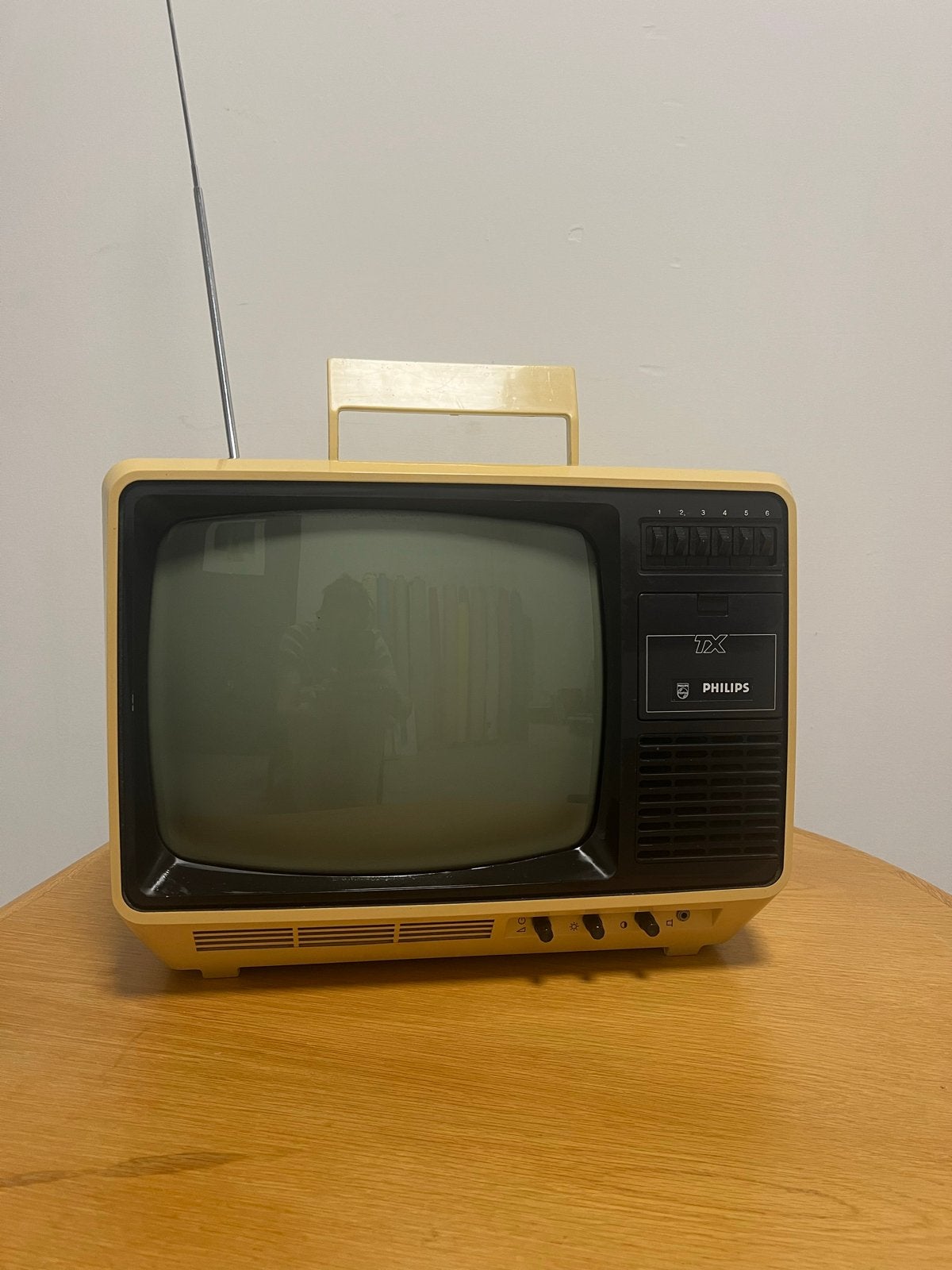 Vintage Philips TX Draagbare Televisie - Retro Design, Antiek en Kunst, Ophalen