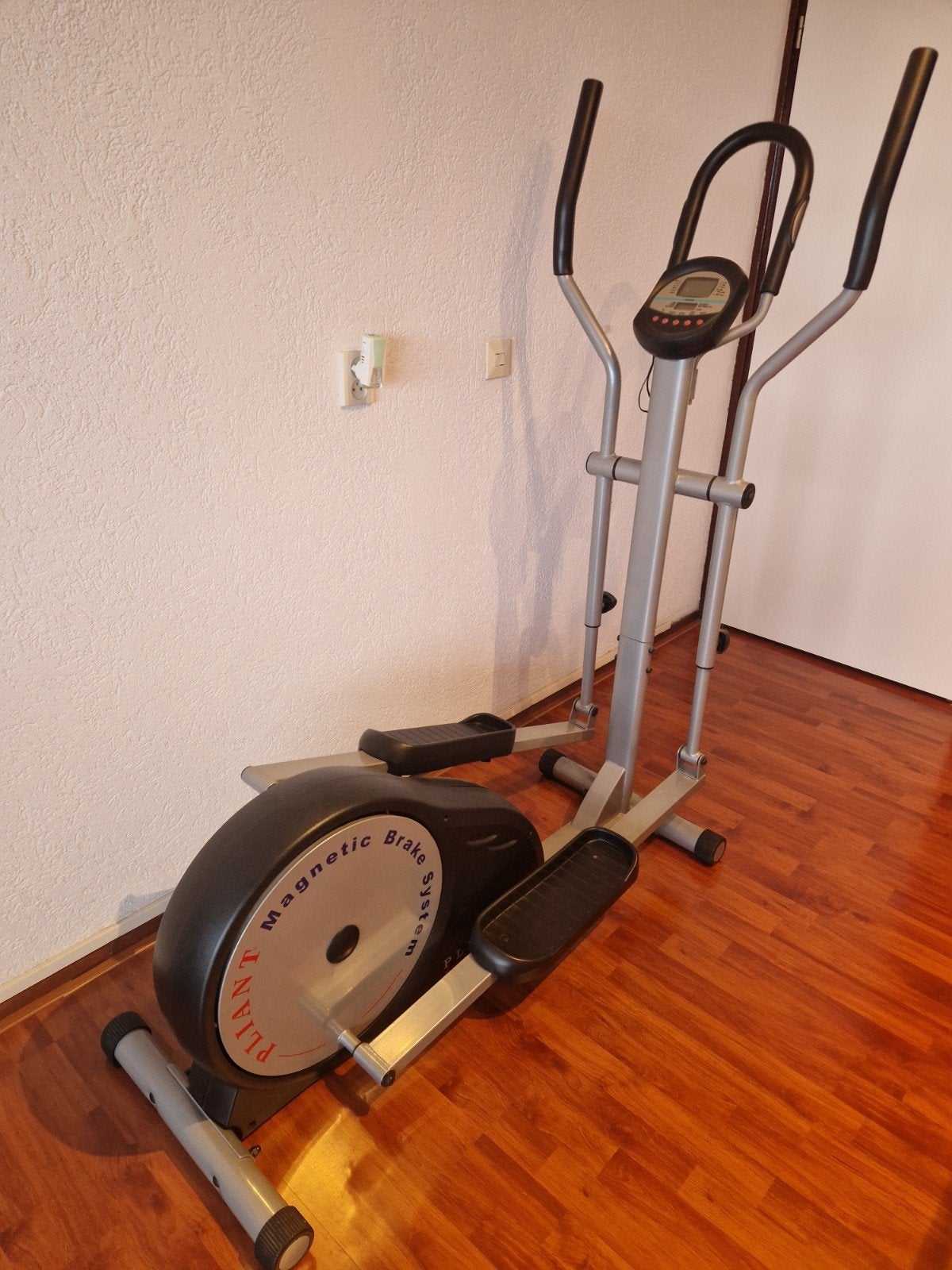 Crosstrainer met magnetisch remsysteem, Sport en Fitness, Fitnessapparatuur, Ophalen, Benen, Zo goed als nieuw, Crosstrainer
