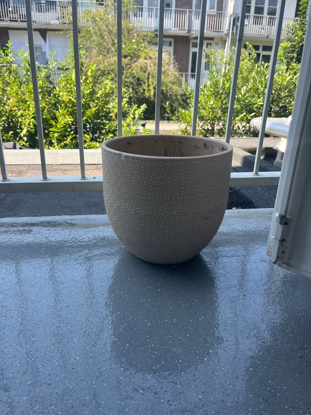 Mooie bloempot met patroon, Rond, Binnen, Zo goed als nieuw, Minder dan 40 cm