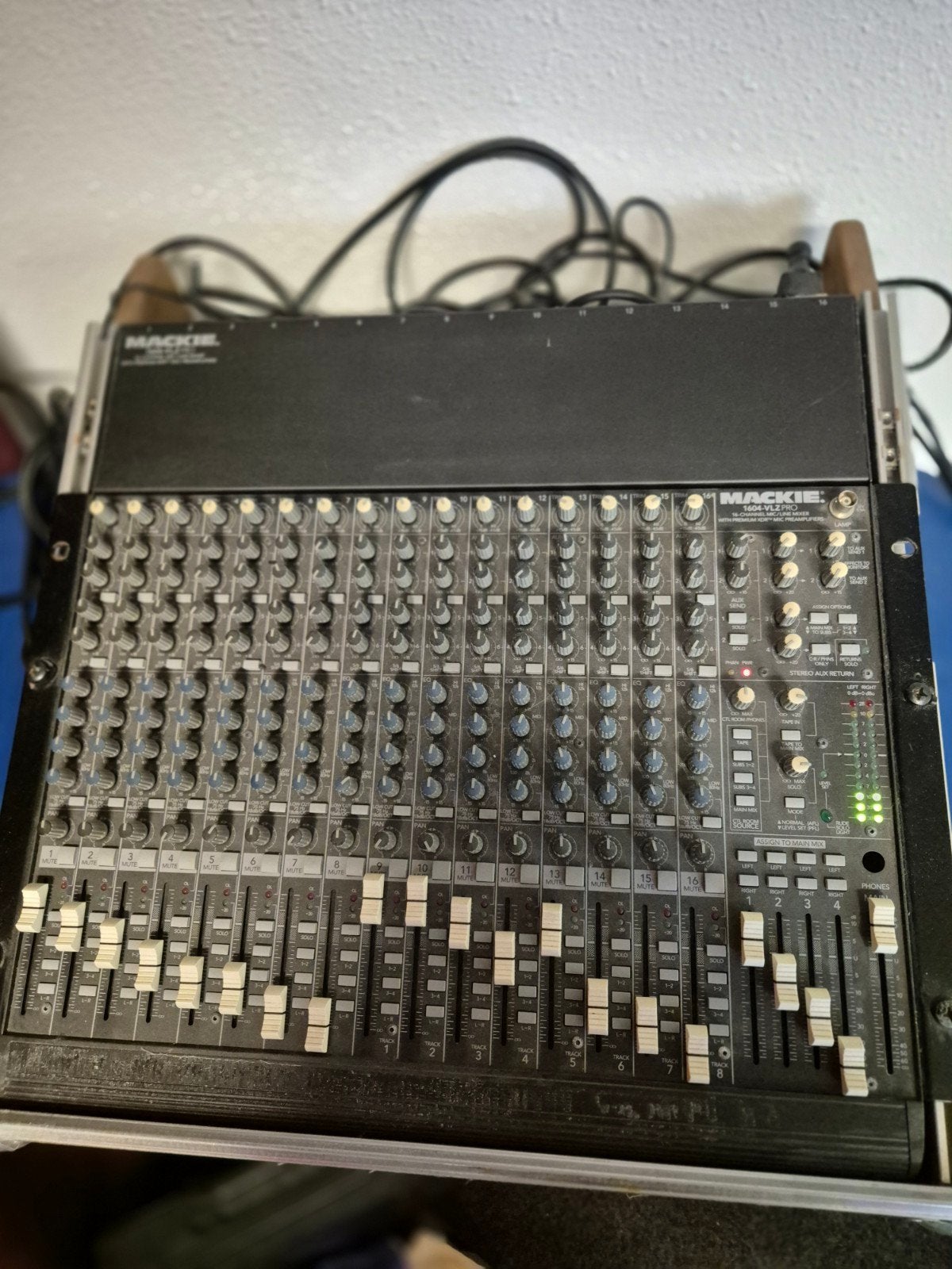 Mackie 1604-VLZ Pro 16-kanaals mixer in flightcase, Muziek en Instrumenten, Ophalen, Gebruikt, 10 tot 20 kanalen