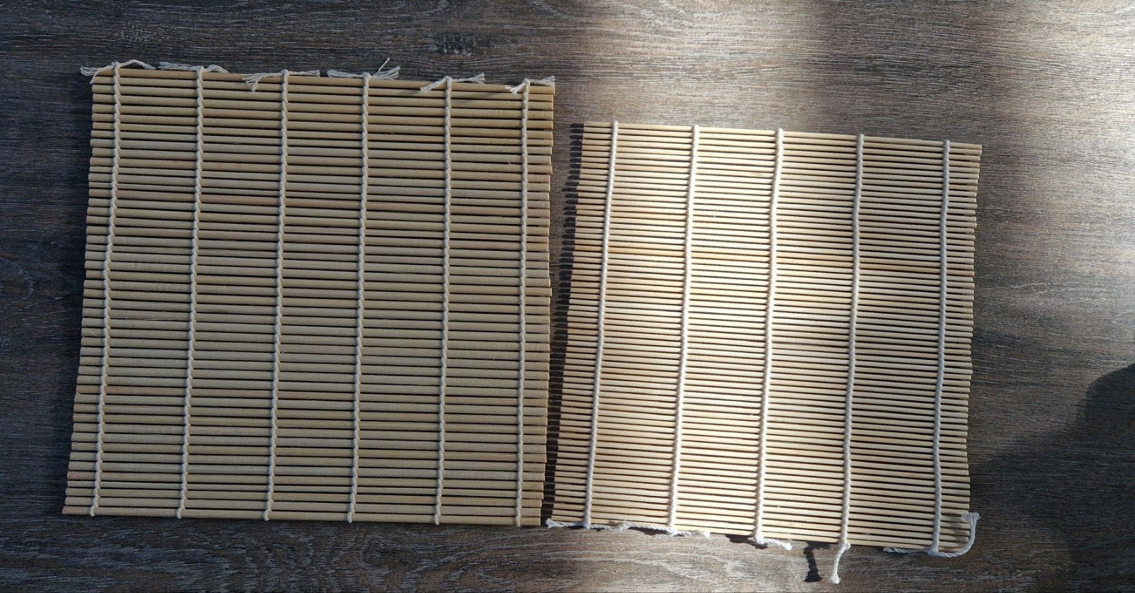 2 Sushi rolmatjes met gratis chopstick, Ophalen of Verzenden, Zo goed als nieuw, Gelijkstroom, Overige merken