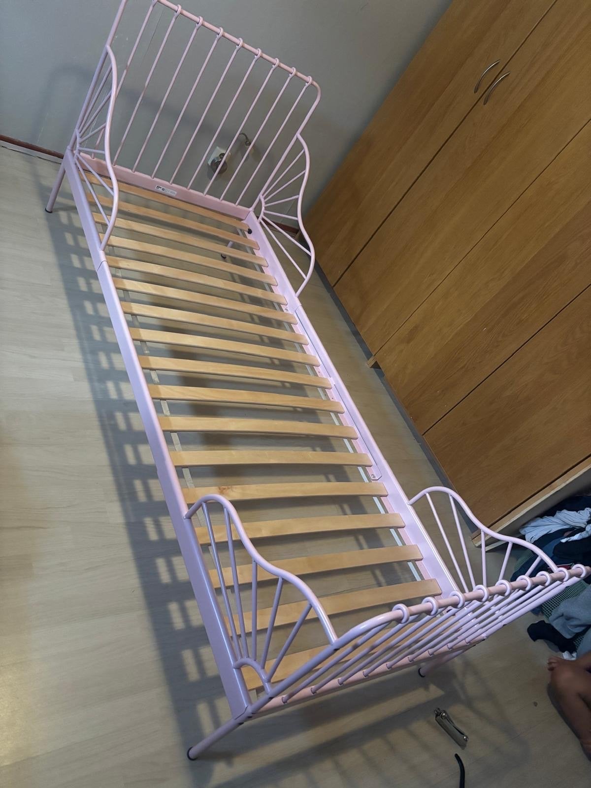 IKEA Minnen uitschuifbaar kinderbed - Roze, Verstelbaar, Ophalen of Verzenden, Zo goed als nieuw, 80 cm