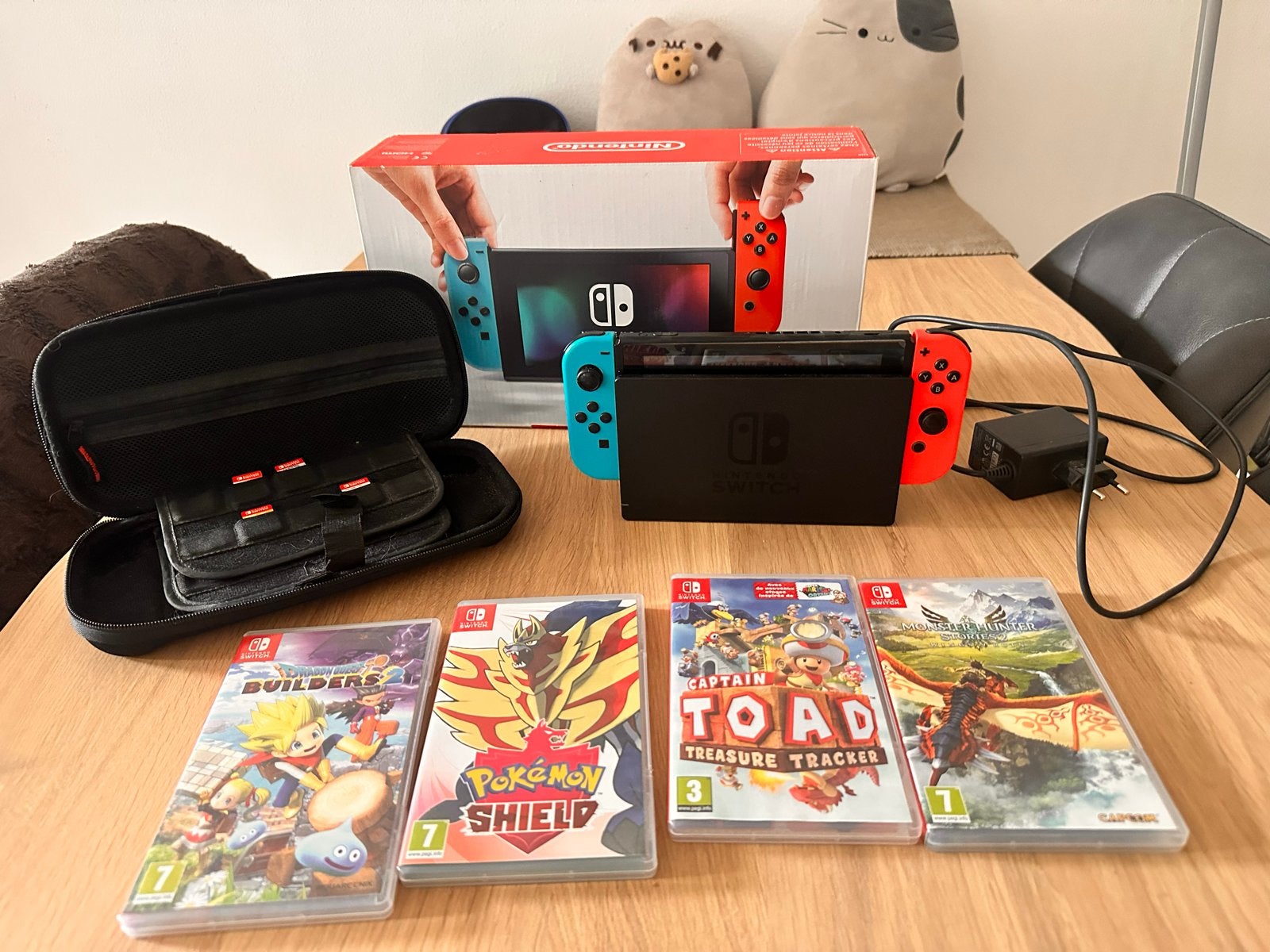 Nintendo Switch met 2 controllers, 4 games en accessoires, Met games, Met 2 controllers, Ophalen of Verzenden, Zo goed als nieuw