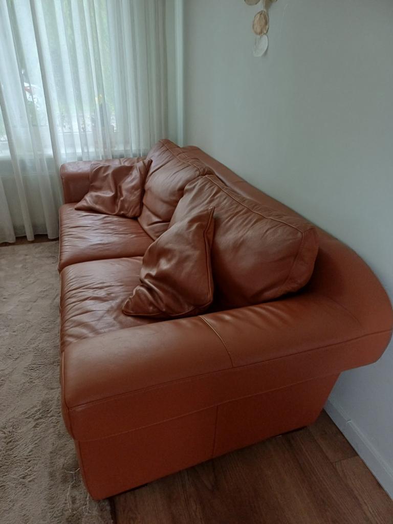 Mooie leren bank 3-zits 230cm lang, Huis en Inrichting, Banken | Bankstellen, Gebruikt, Tweepersoons, Ophalen of Verzenden, Rechte bank
