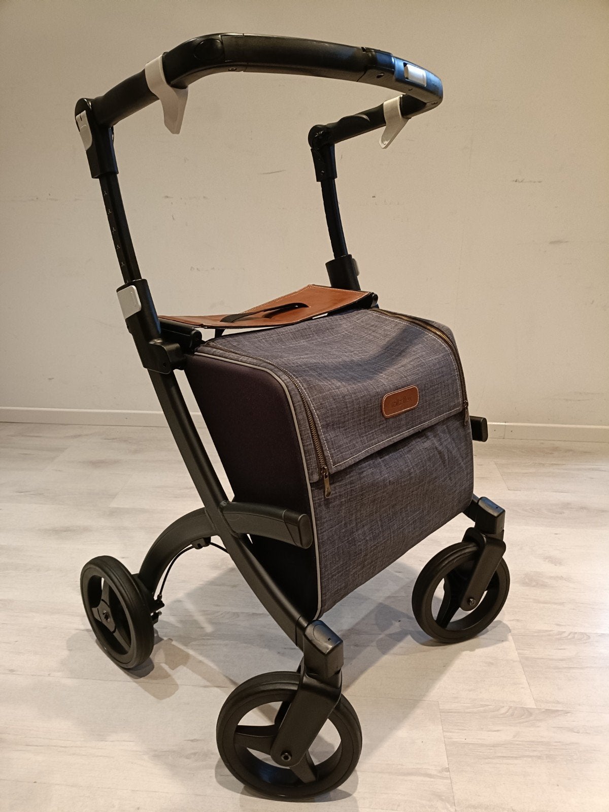 Rolls Flex2 lichtgewicht rollator incl Servicebeurt ZGAN., Diversen, Rollators, -, -, Ophalen of Verzenden, Zo goed als nieuw