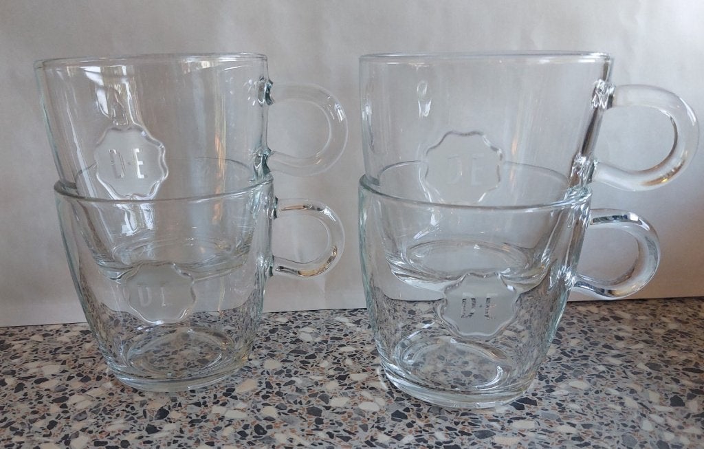 4 glazen bekers Douwe Egberts met oor, Ophalen of Verzenden, Overige stijlen, Kop(pen) en/of Schotel(s), Glas