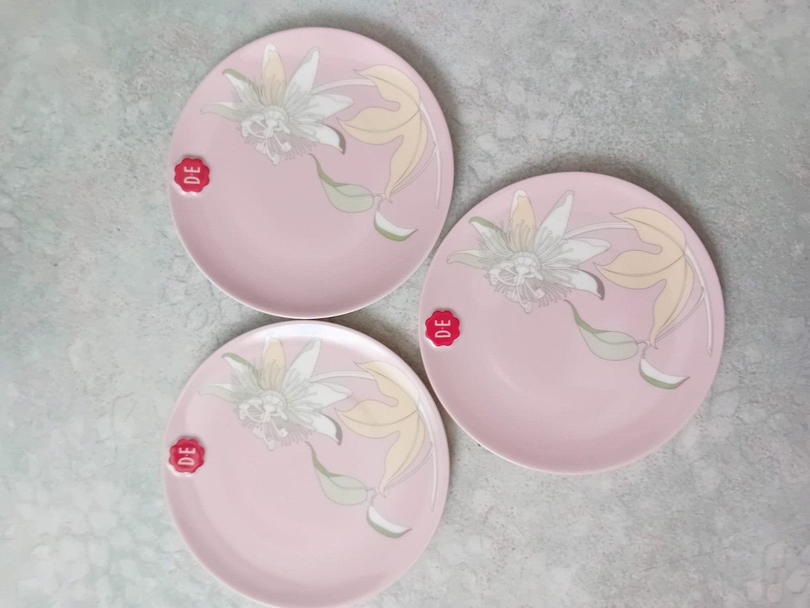3x Douwe Egberts borden roze met bloemen, Ophalen of Verzenden, Zo goed als nieuw