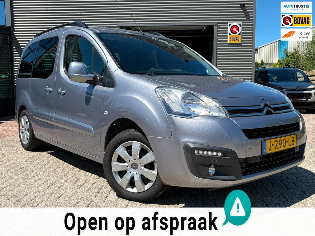 Citroen Berlingo 1.2 PureTech XTR CAMERA,TREKHAAK,NIEUWE-APK, Auto's, Citroën, Voorwielaandrijving, Stof, Gebruikt, 1199 cc