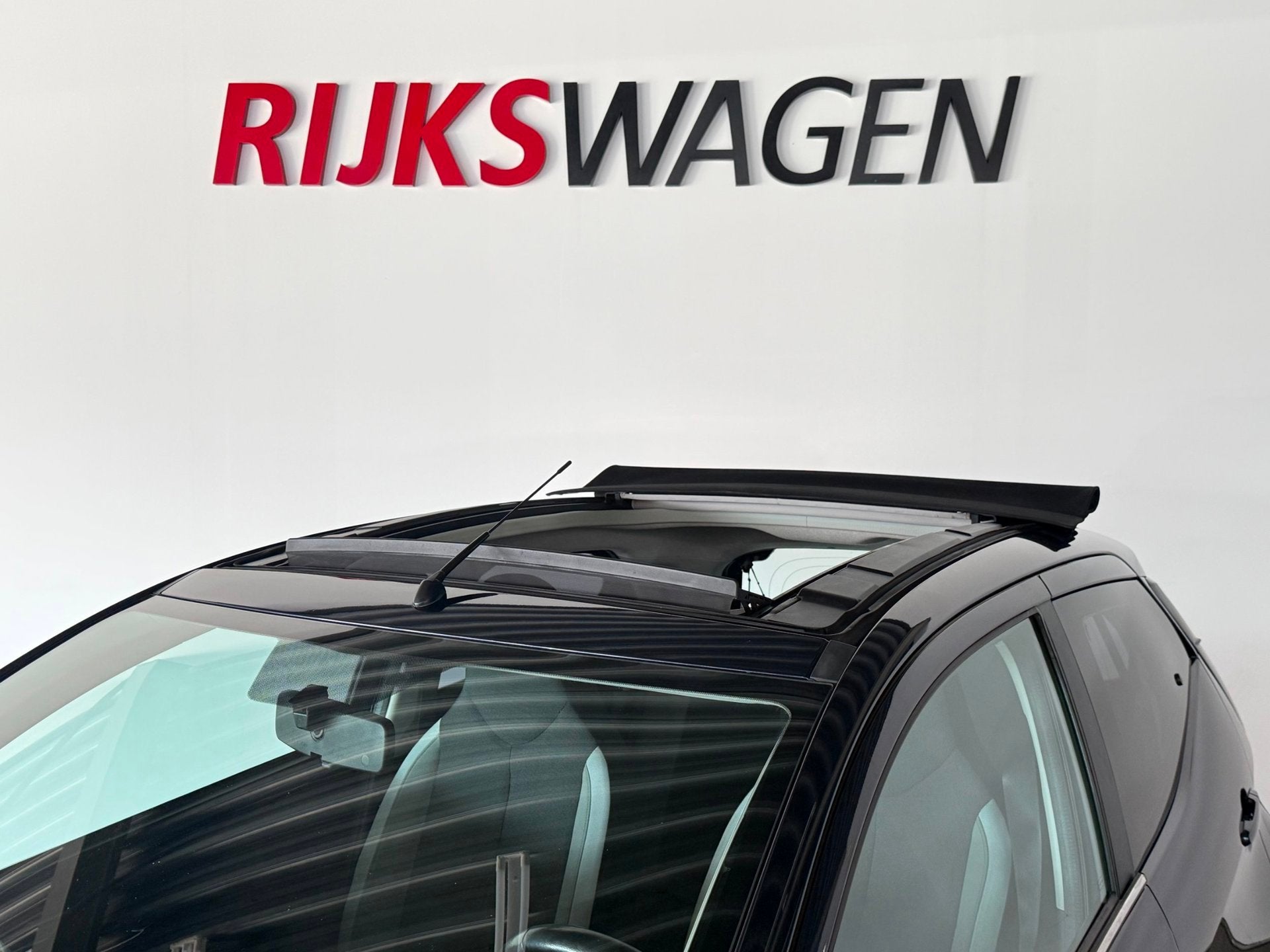Toyota Aygo 1.0 VVT-i x-clusiv Schuifdak/Navi/LED, Voorwielaandrijving, Stof, Gebruikt, Zwart