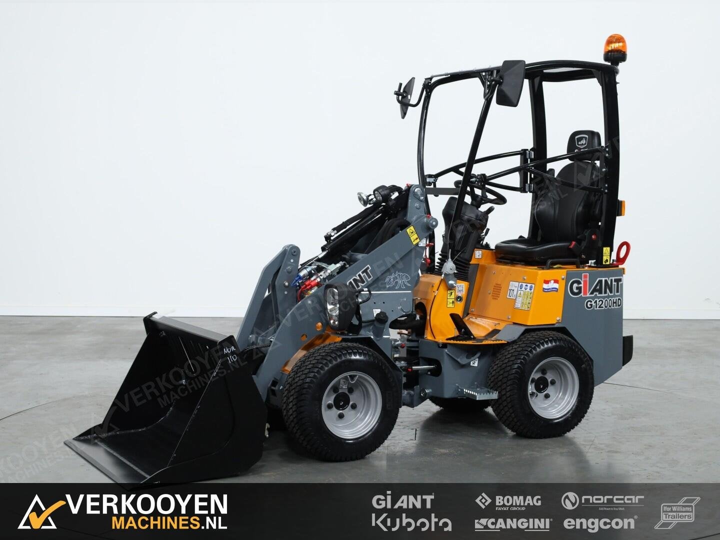 2026 Giant G1200 HD VK10927