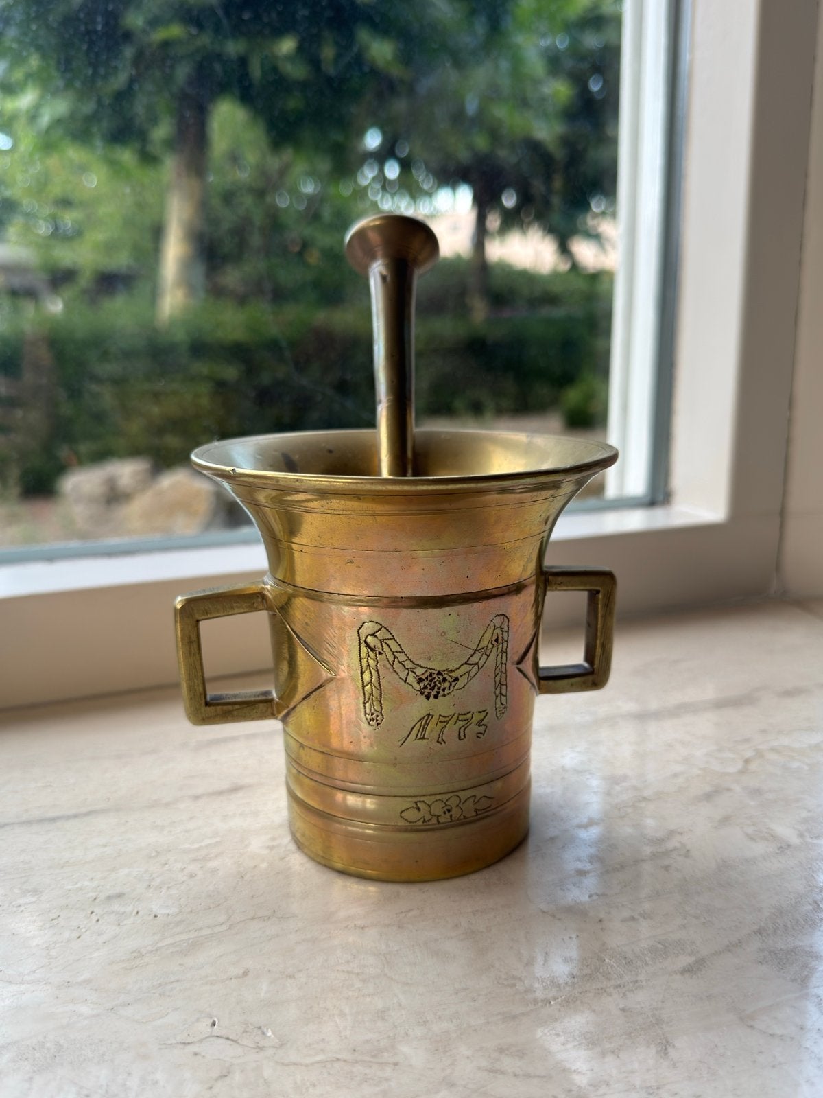 Antieke bronzen vijzel met stamper, gedateerd 1773, Ophalen, Brons