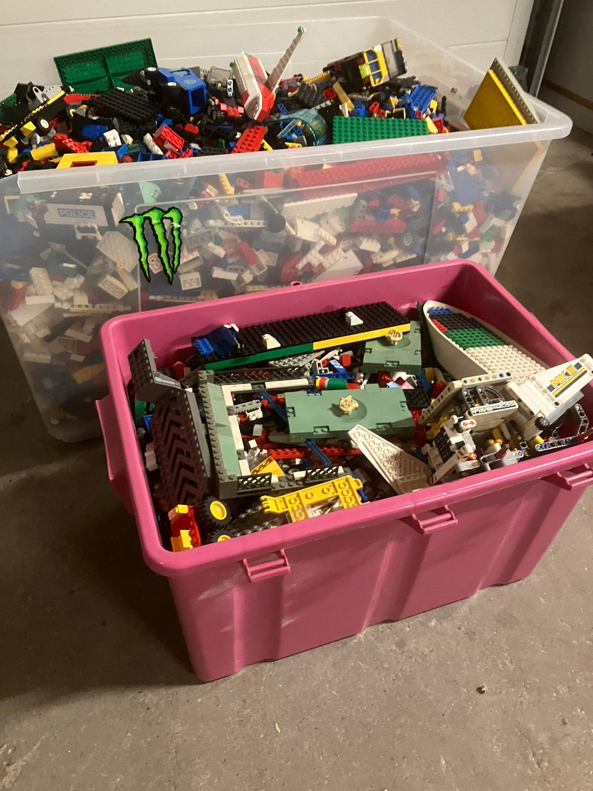 Grote partij bijna gratis moet weg 2 bak lego totaal 40 kilo, Kinderen en Baby's, Speelgoed | Duplo en Lego, Ophalen, Gebruikt
