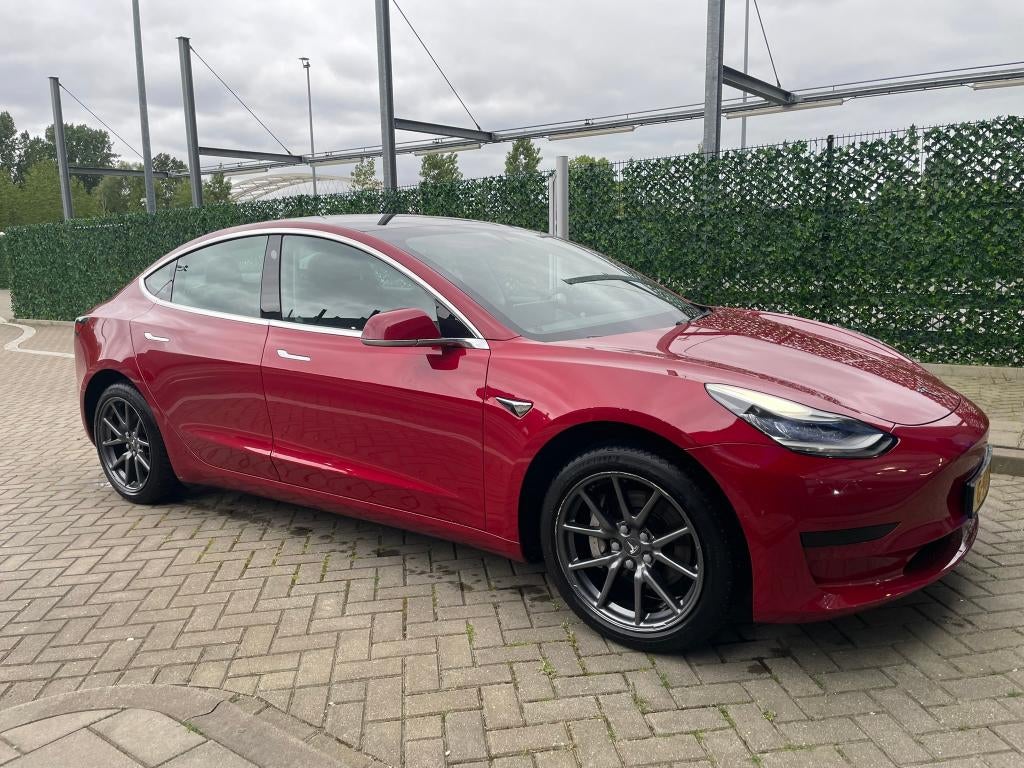 Tesla Model 3 2019 Rood Metallic, Auto's, Tesla, Automaat, 0 kg, Particulier, Sedan