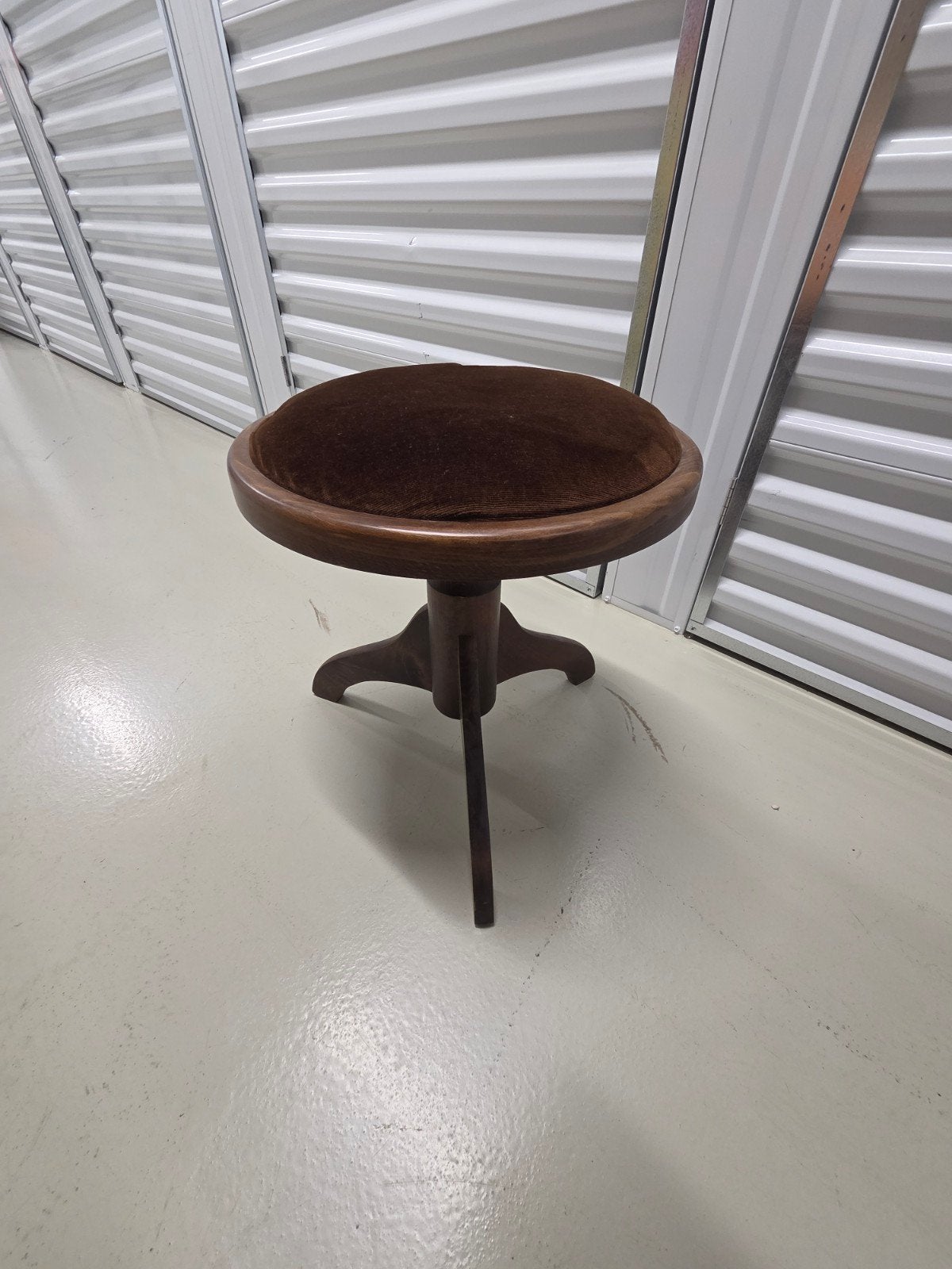 Vintage houten draaikruk met gestoffeerde zitting, Ophalen, In hoogte verstelbaar, Zo goed als nieuw, Hout