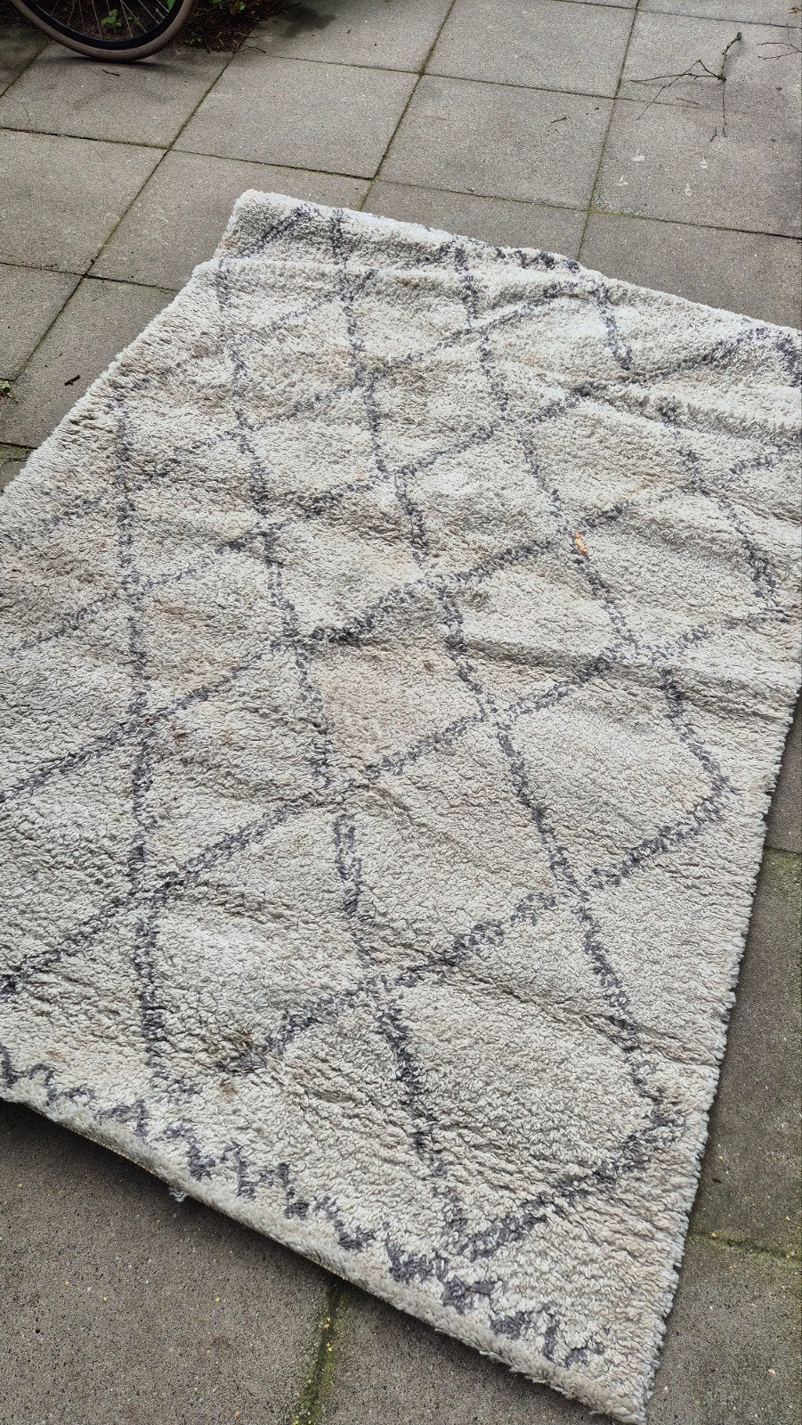 Wit/grijs vloerkleed met patroon, Ophalen, Gebruikt, 150 tot 200 cm, 200 cm of meer