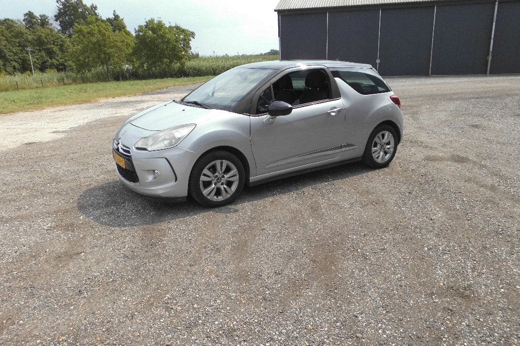 DS 3  1.2 VTI  Bj 2015  Grijs  met N.A.P., Auto's, DS, Voorwielaandrijving, 1199 cc, Handgeschakeld, Grijs