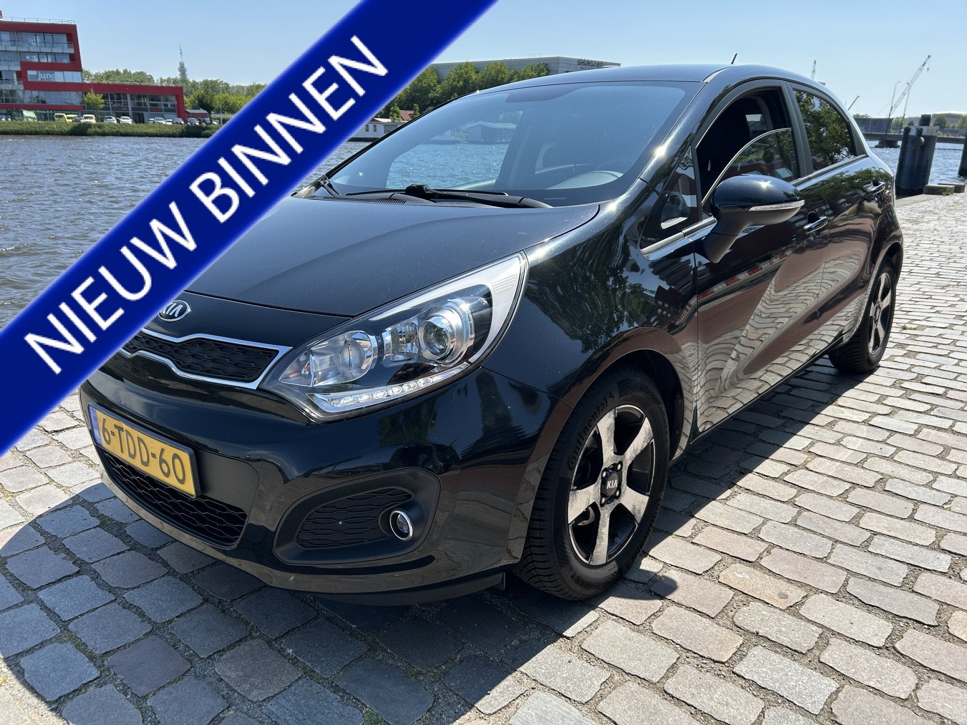 Kia Rio 1.2 CVVT Plus Pack 5 deurs airco apk keurige auto, Auto's, Zwart, 4 cilinders, Zwart, Origineel Nederlands