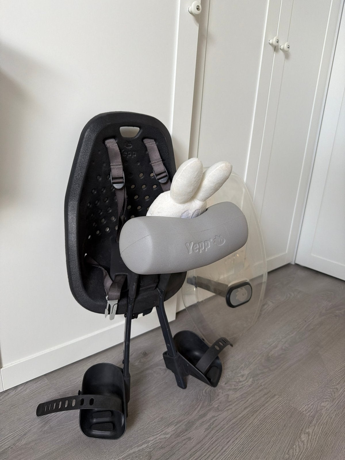 Yepp fietsstoel voorzitje met windscherm, Fietsen en Brommers, Fietsaccessoires | Fietsstoeltjes, Gebruikt, Voorzitje, 0 t/m 13 kg
