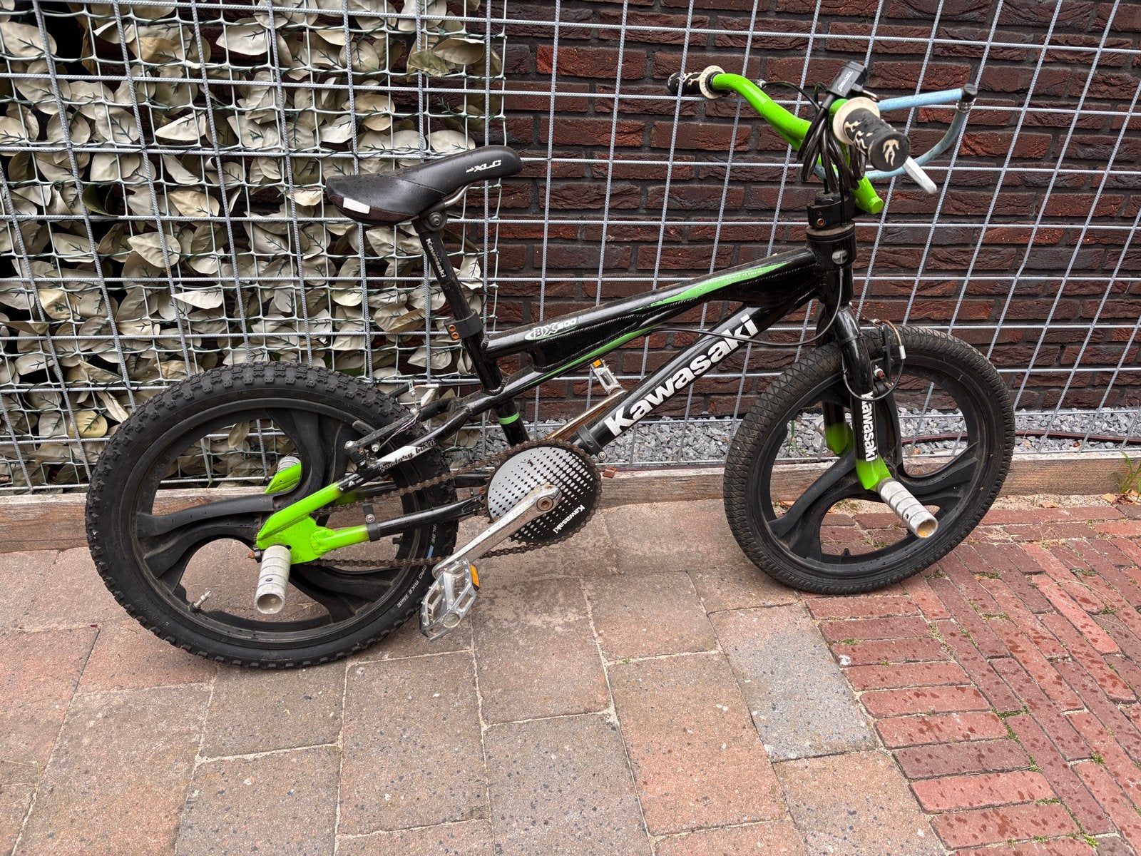 Kawasaki BMX Fiets - Zwart/Groen - Met Voetsteunen, Fietsen en Brommers, Ophalen, Staal, Velgrem, Voetsteunen