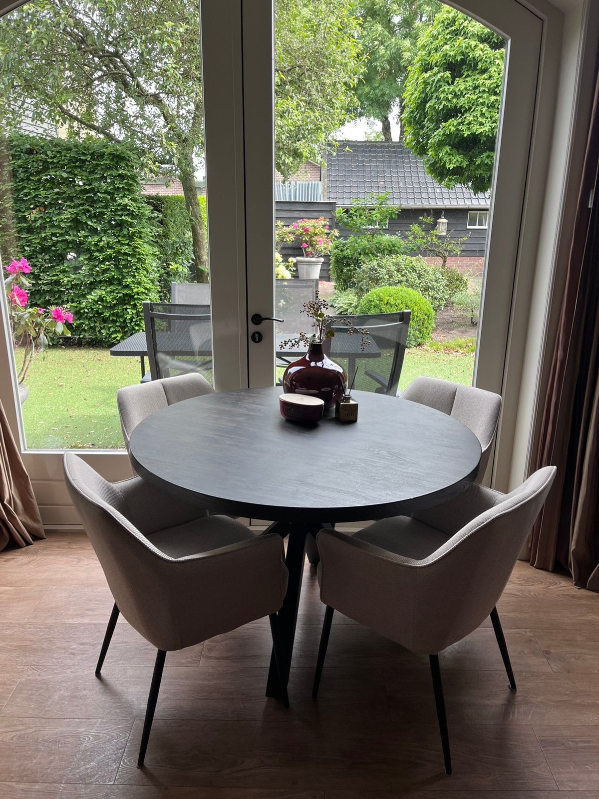 Mooie zwarte  ronde eettafel - 120 cm doorsnede, Huis en Inrichting, Tafels | Eettafels, Ophalen, Gebruikt, 100 tot 150 cm, Rond