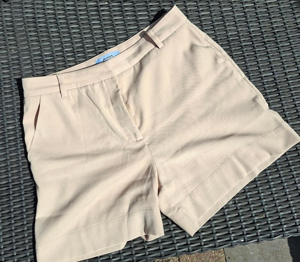 Dames korte broek, Minus, maat 42, Kleding | Dames, Ophalen of Verzenden, Zo goed als nieuw, Maat 42/44 (L), Kort