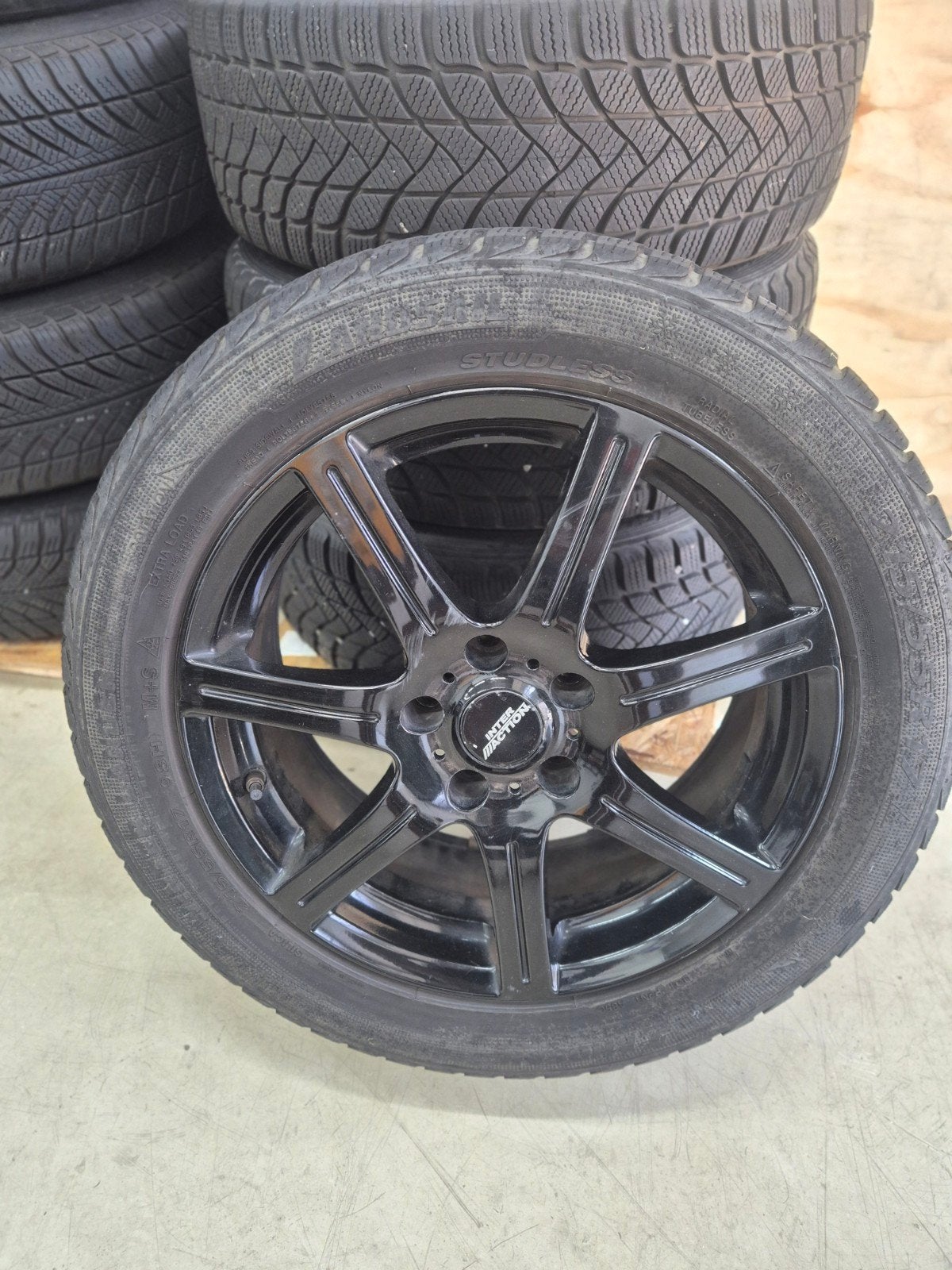 17 inch zwarte velgen met goede banden, Auto-onderdelen, Ophalen, Banden en Velgen, 17 inch, Winterbanden