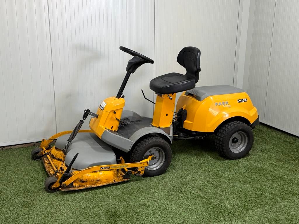 Stiga park compact Hydrostaat zitmaaier. Maaidek defect, Tuin en Terras, Zitmaaiers, Ophalen, Zo goed als nieuw