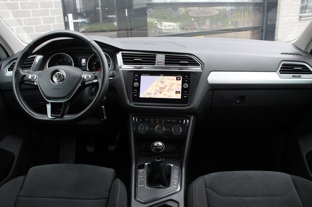 Volkswagen Tiguan 1.4 TSI Comfortline / Panoramadak / Trekha, Auto's, Voorwielaandrijving, Stof, Gebruikt, 4 cilinders