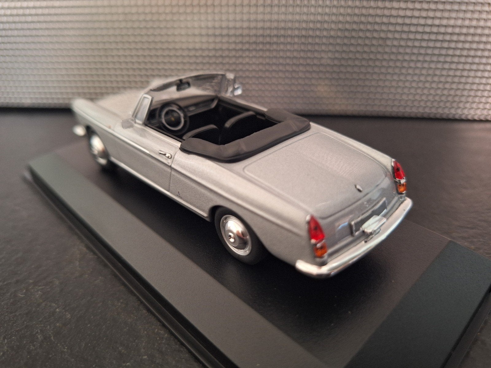 Peugeot 404 Cabriolet 1962 Schaal 1:43, Overige merken, Nieuw, Ophalen of Verzenden, Maxichamps